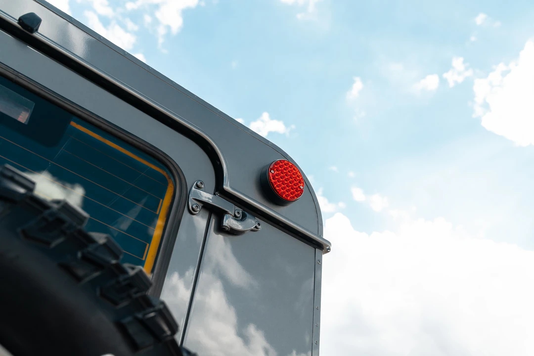 2015 Land Rover Defender 90 - Image 16 of 31