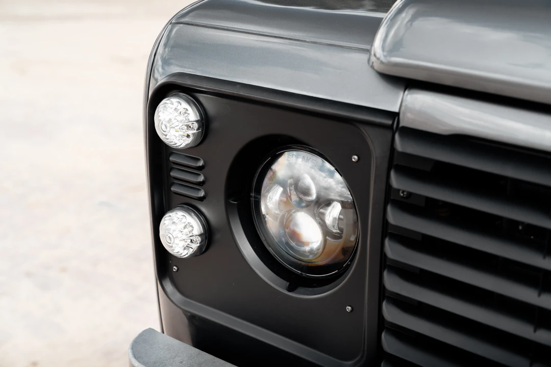 2015 Land Rover Defender 90 - Image 19 of 31