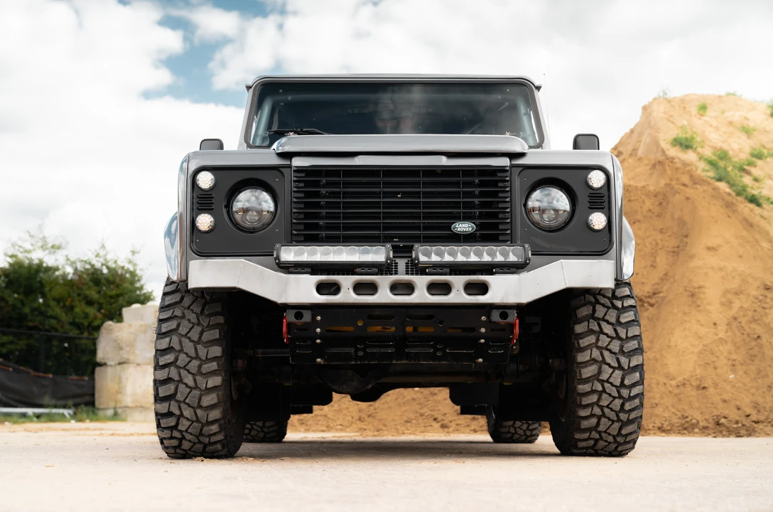 2015 Land Rover Defender 90 - Image 10 of 31