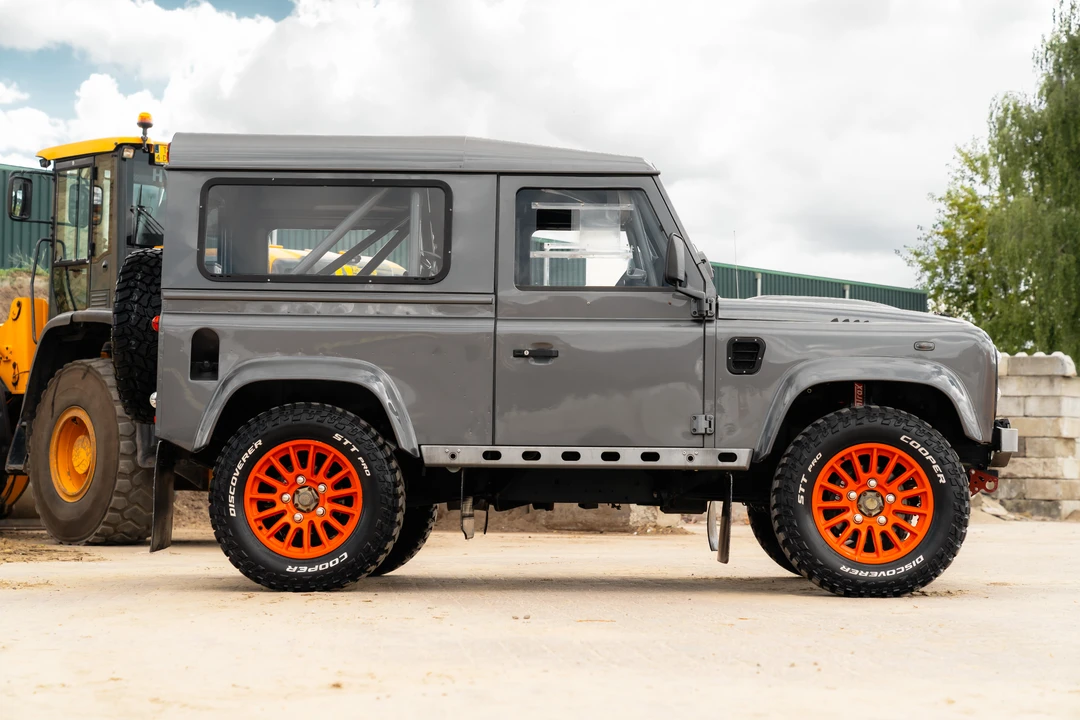 2015 Land Rover Defender 90 - Image 8 of 31