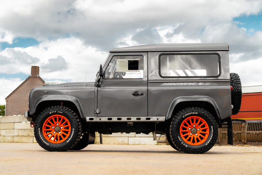 2015 Land Rover Defender 90 - Image 4 of 31