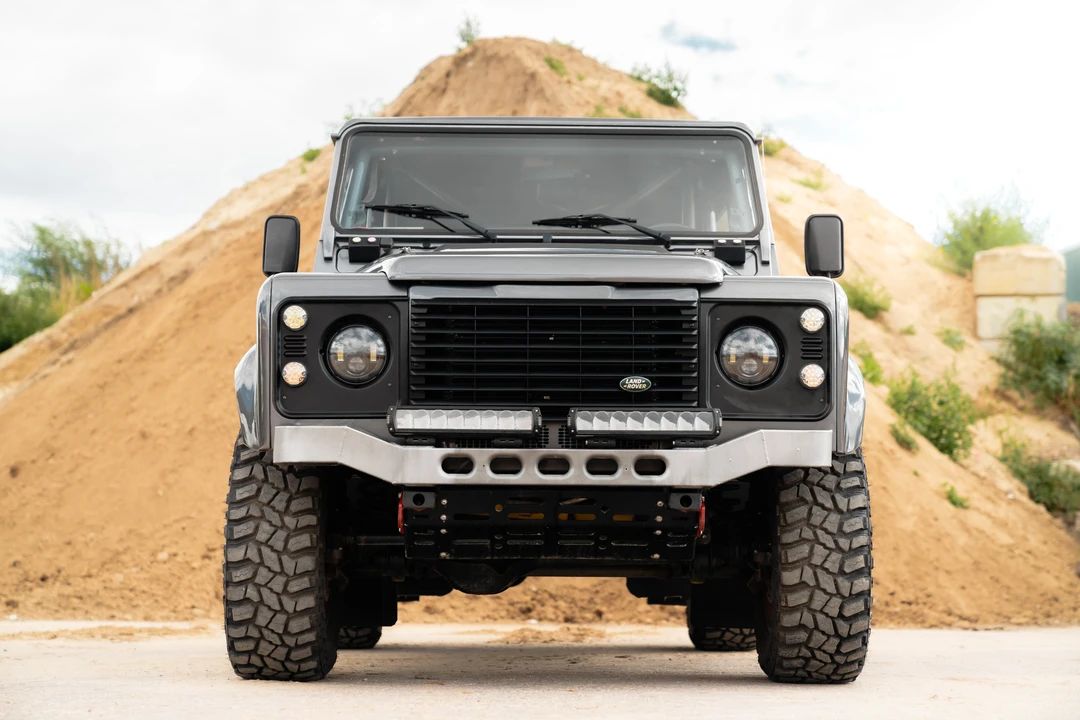 2015 Land Rover Defender 90 - Image 2 of 31