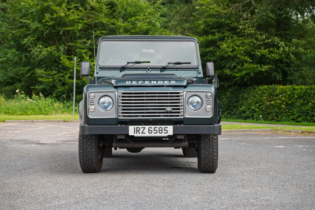 2015 Land Rover Defender 90 - Image 2 of 31