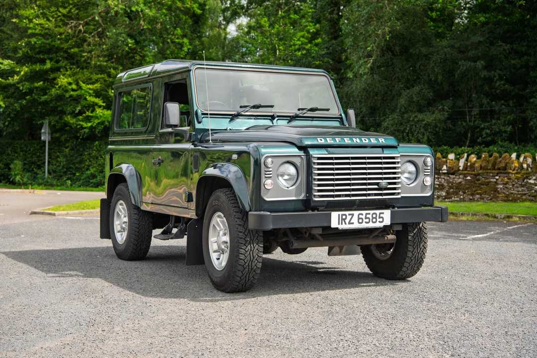 2015 Land Rover Defender 90 - Image 11 of 31