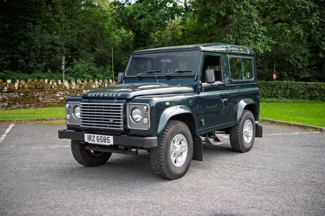 2015 Land Rover Defender 90 - Image 17 of 31