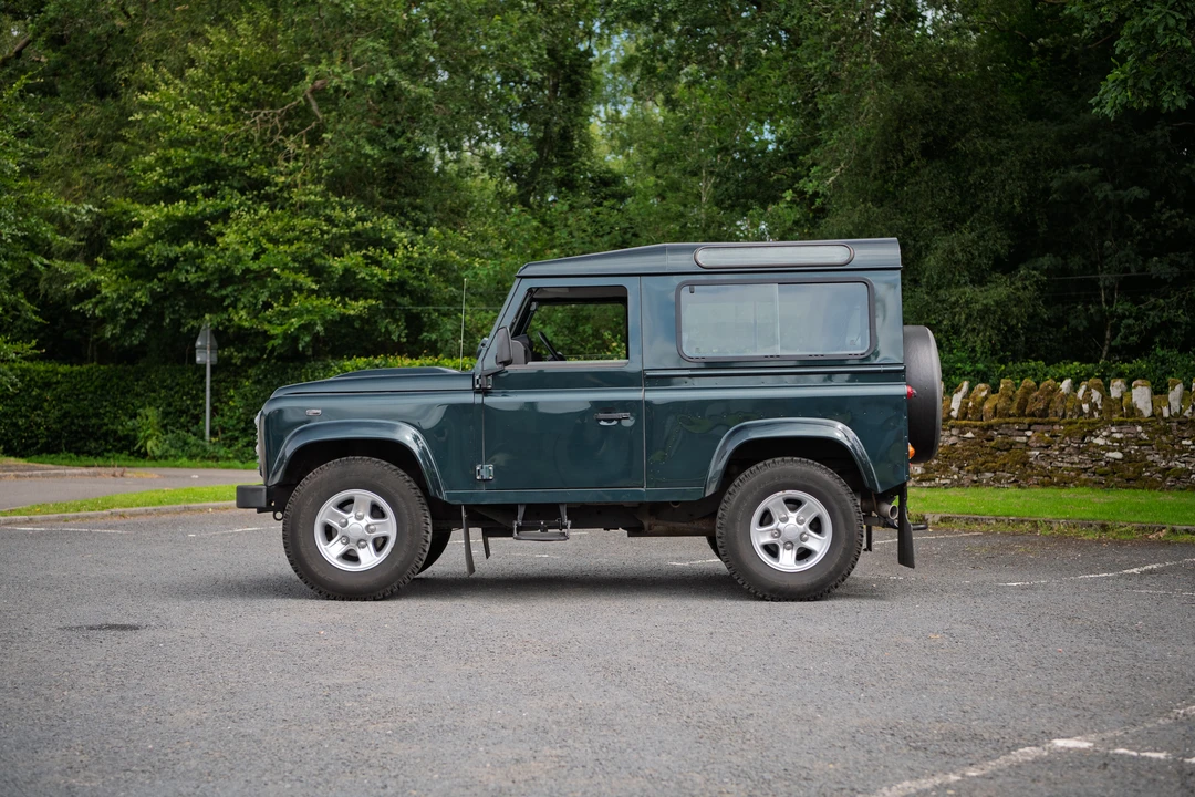 2015 Land Rover Defender 90 - Image 8 of 31