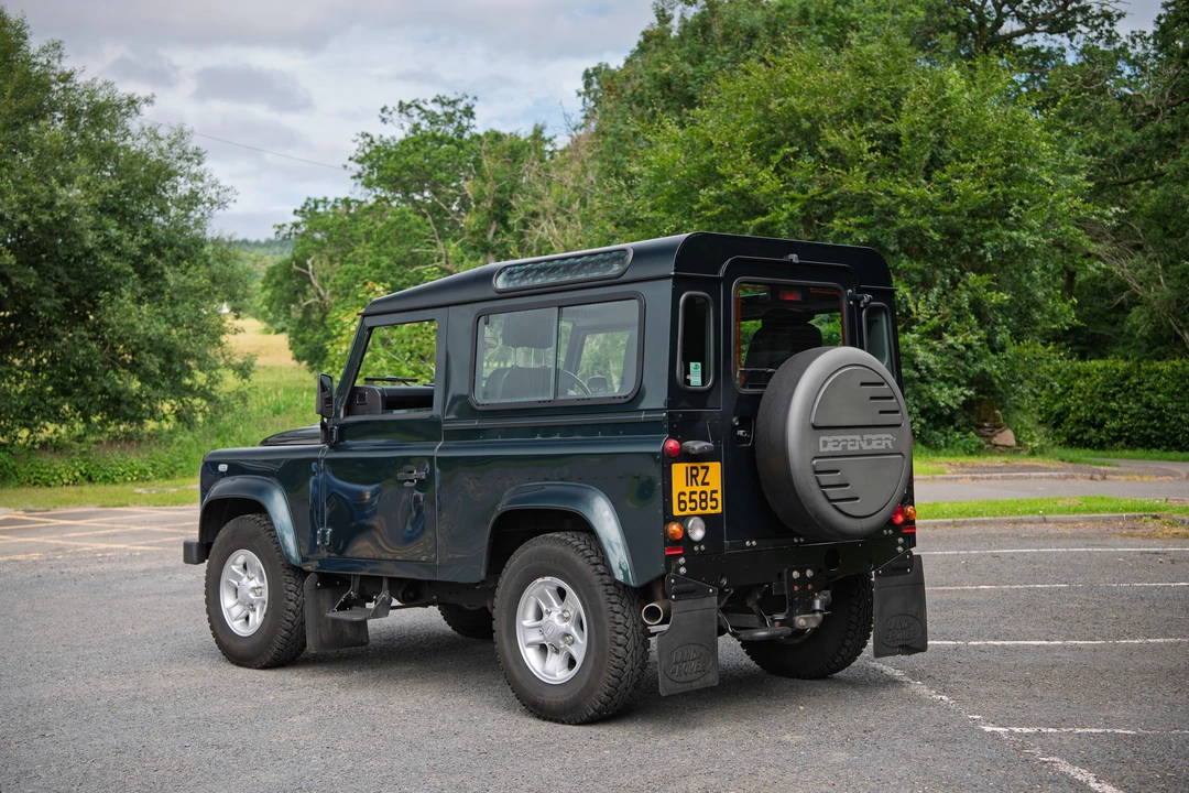 2015 Land Rover Defender 90 - Image 15 of 31