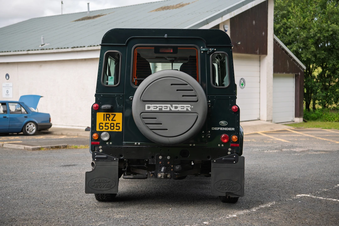 2015 Land Rover Defender 90 - Image 14 of 31