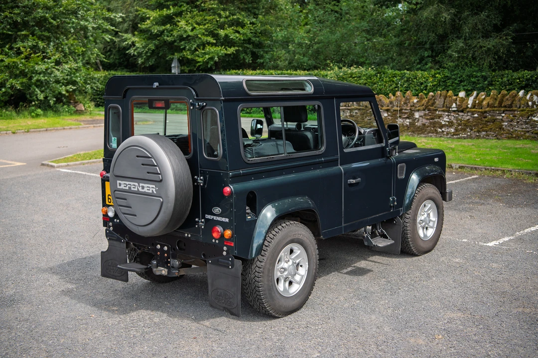 2015 Land Rover Defender 90 - Image 13 of 31