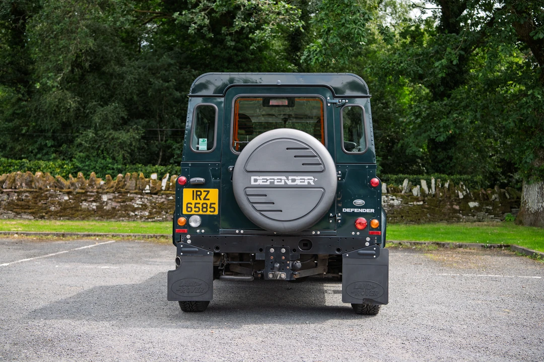 2015 Land Rover Defender 90 - Image 6 of 31