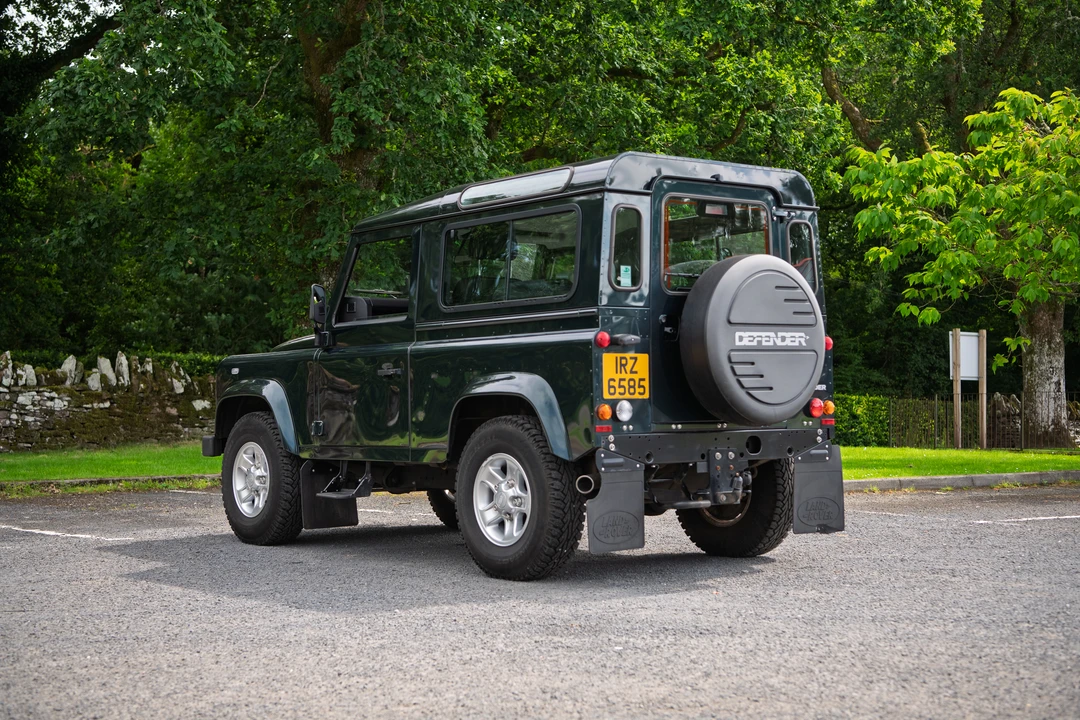 2015 Land Rover Defender 90 - Image 7 of 31