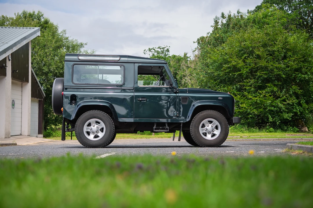 2015 Land Rover Defender 90 - Image 12 of 31