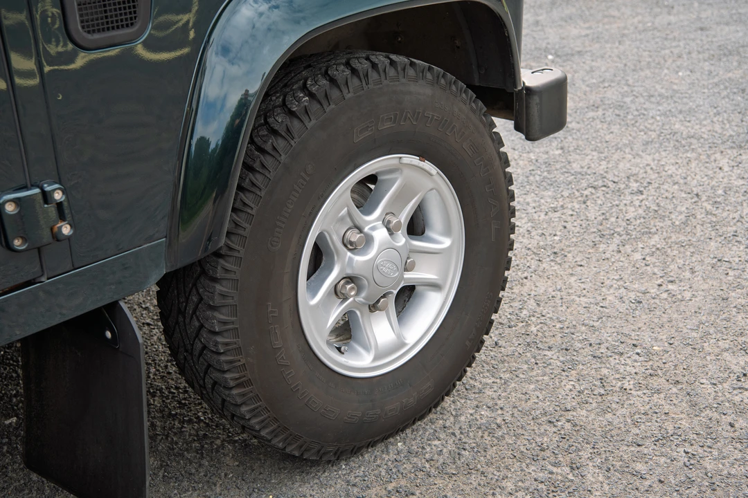 2015 Land Rover Defender 90 - Image 19 of 31
