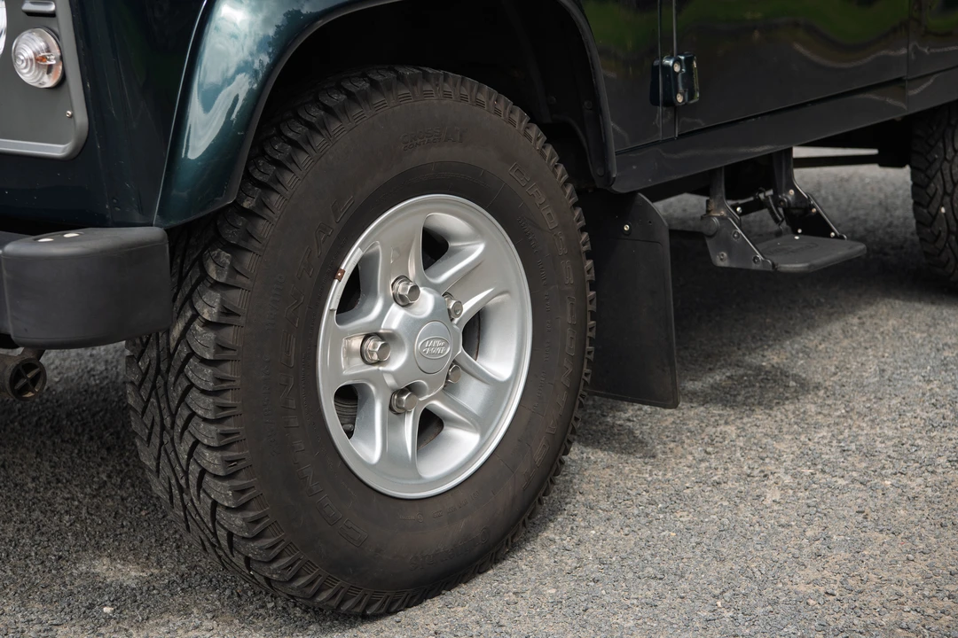 2015 Land Rover Defender 90 - Image 22 of 31
