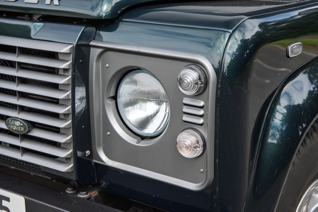 2015 Land Rover Defender 90 - Image 30 of 31