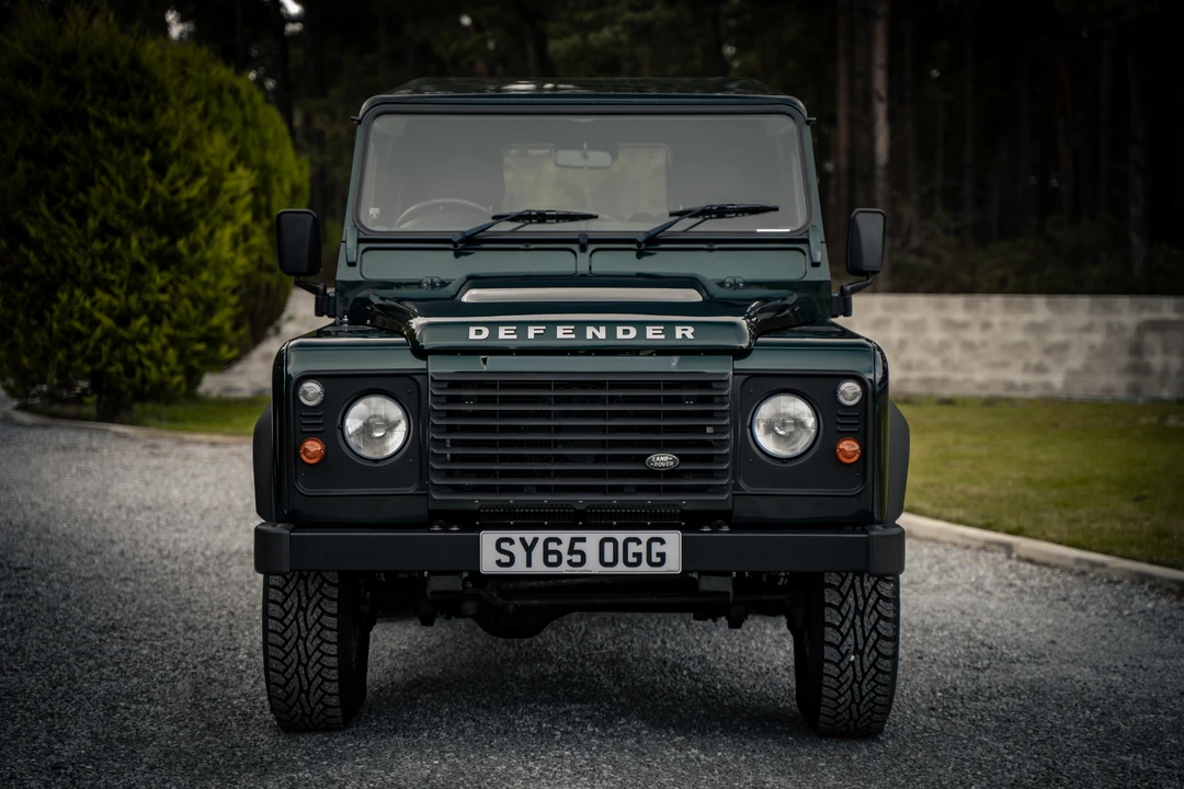 2015 Land Rover Defender 90 - Image 2 of 31