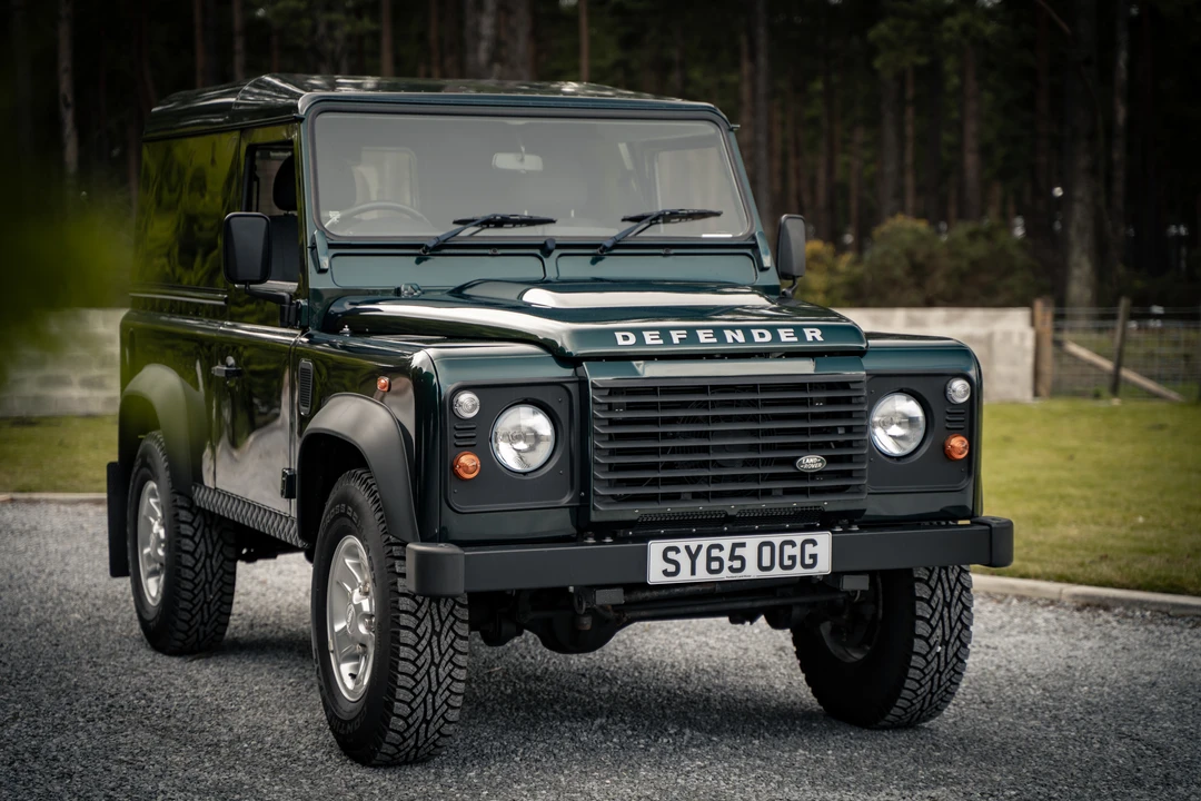 2015 Land Rover Defender 90 - Image 3 of 31