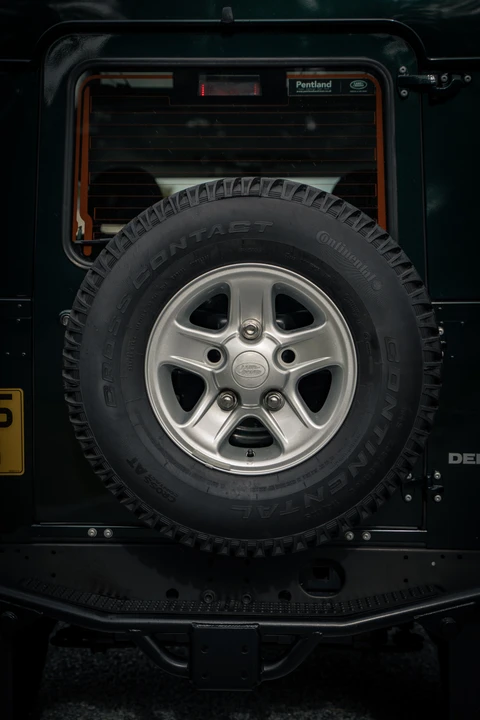 2015 Land Rover Defender 90 - Image 25 of 31