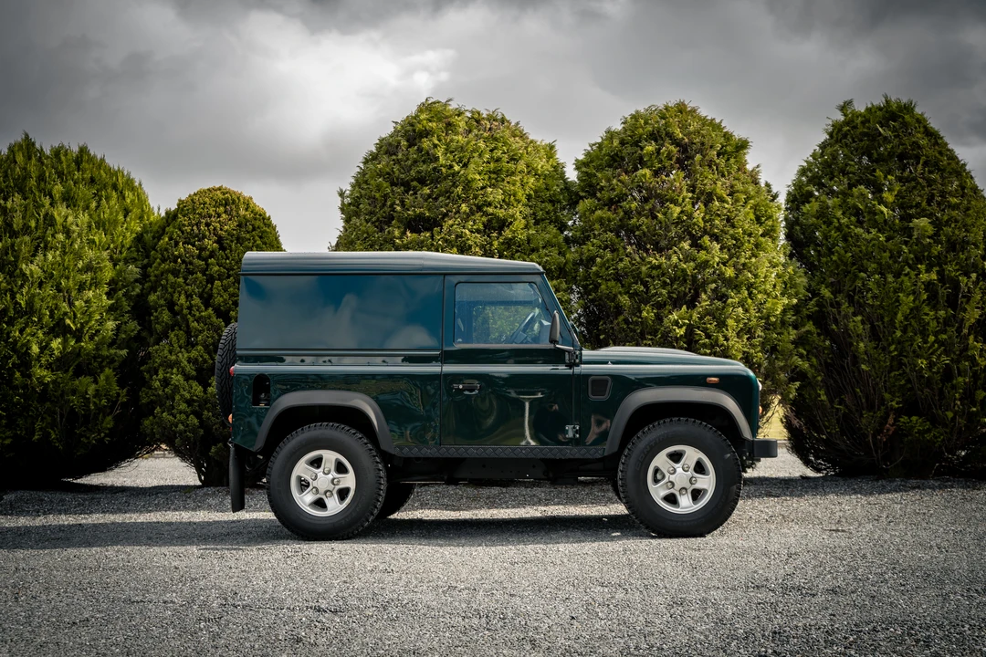 2015 Land Rover Defender 90 - Image 4 of 31