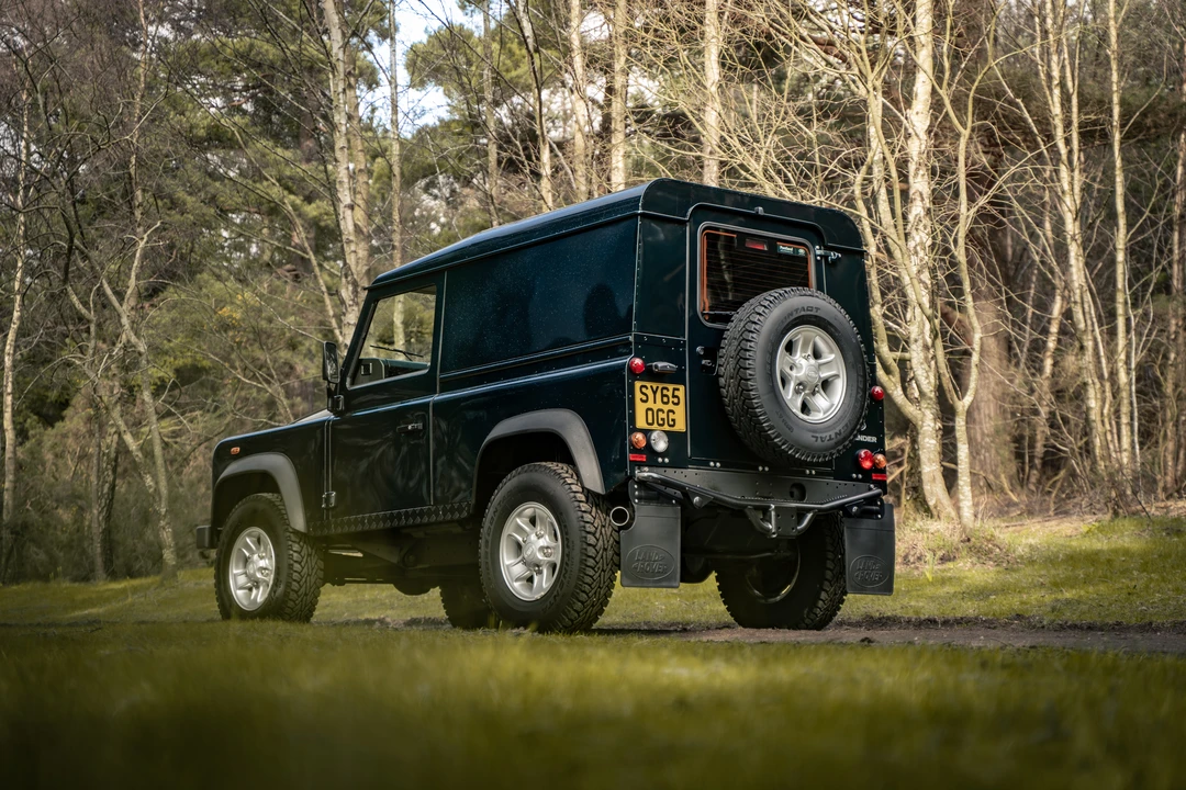 2015 Land Rover Defender 90 - Image 7 of 31