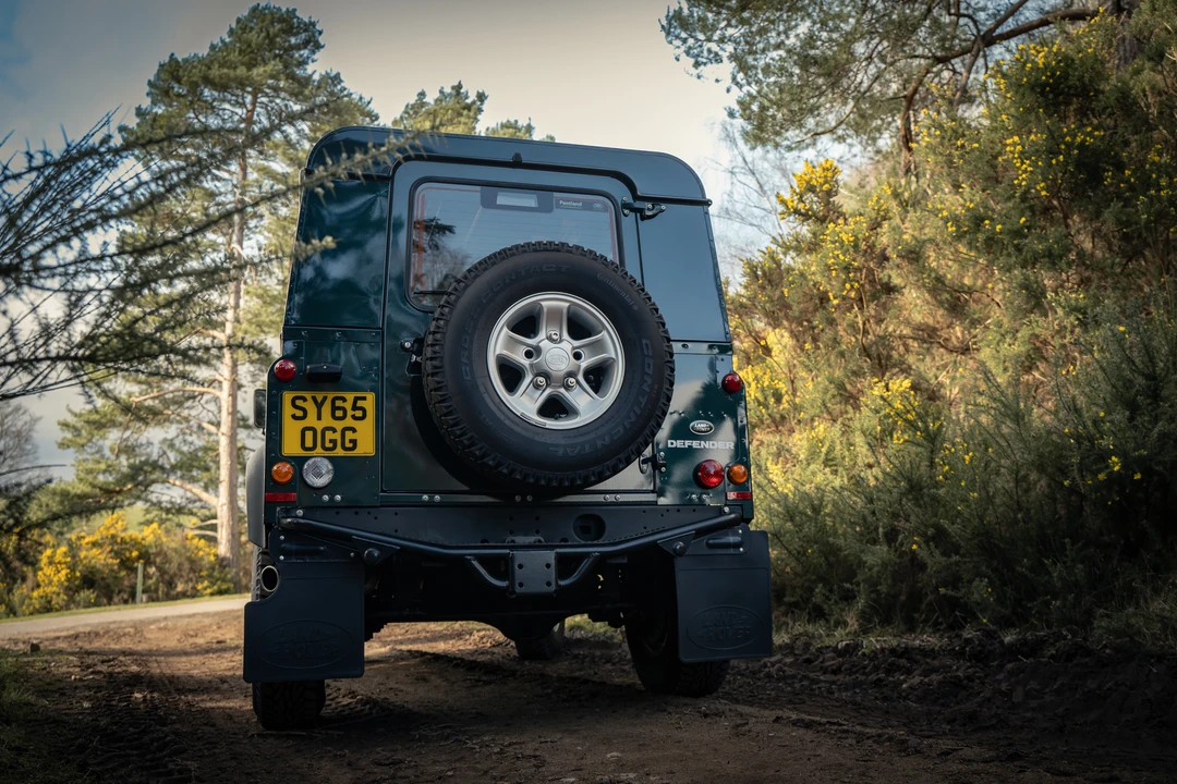 2015 Land Rover Defender 90 - Image 6 of 31