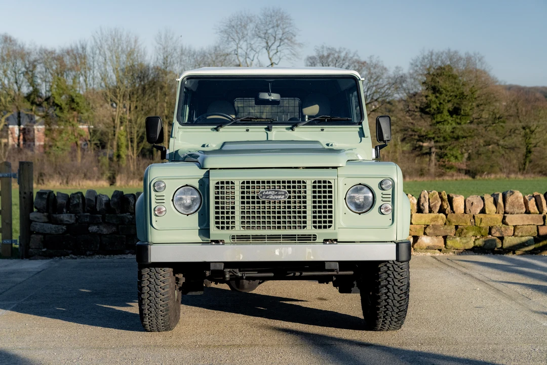 2015 Land Rover Defender 90 - Image 2 of 31
