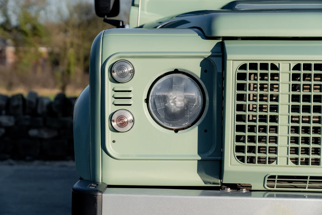 2015 Land Rover Defender 90 - Image 22 of 31