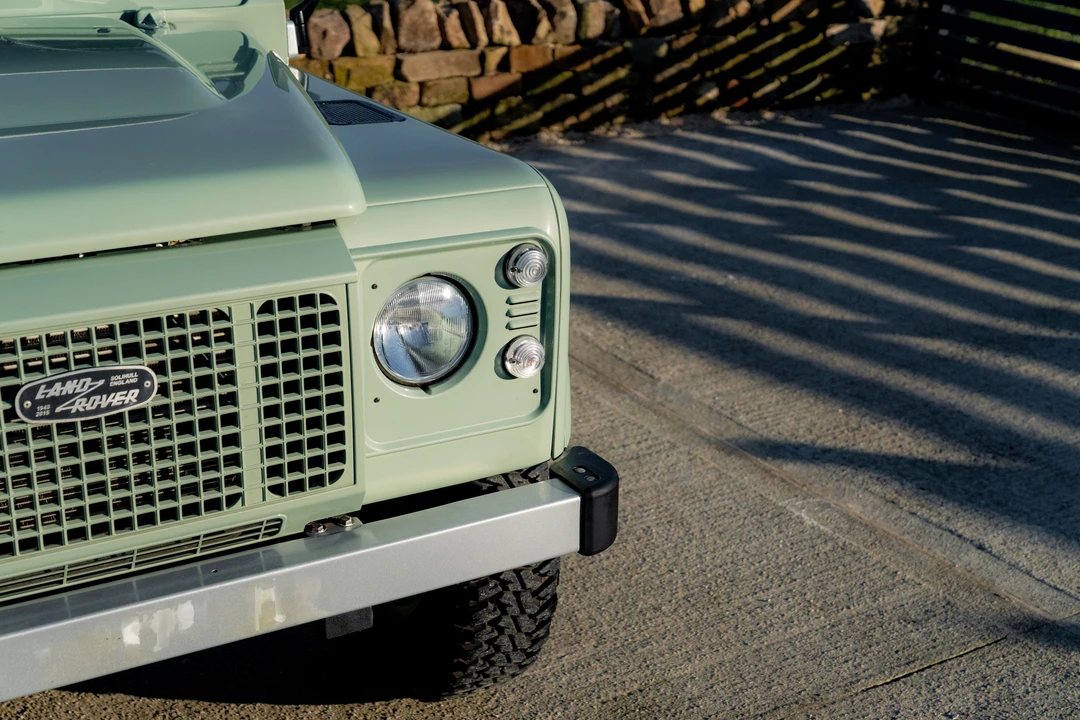 2015 Land Rover Defender 90 - Image 24 of 31