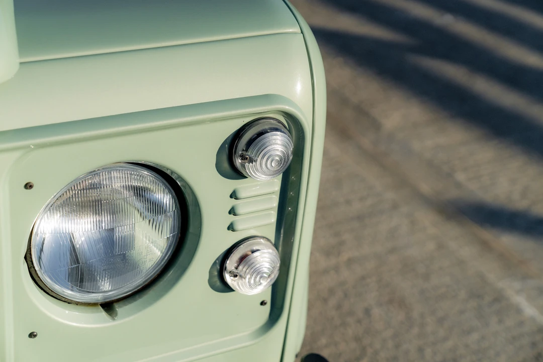 2015 Land Rover Defender 90 - Image 26 of 31