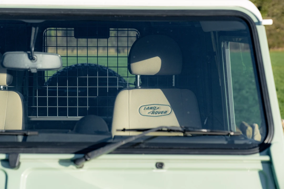 2015 Land Rover Defender 90 - Image 30 of 31