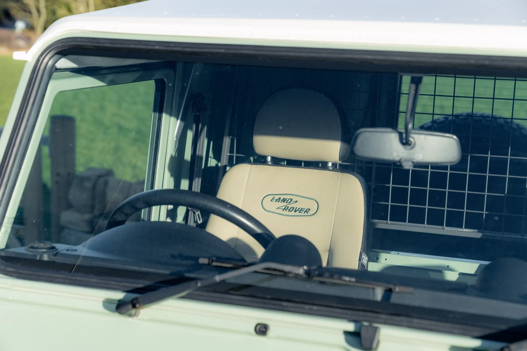 2015 Land Rover Defender 90 - Image 31 of 31