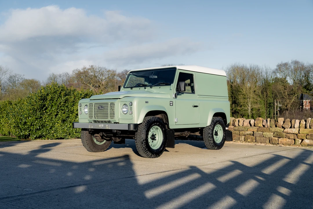 2015 Land Rover Defender 90 - Image 9 of 31