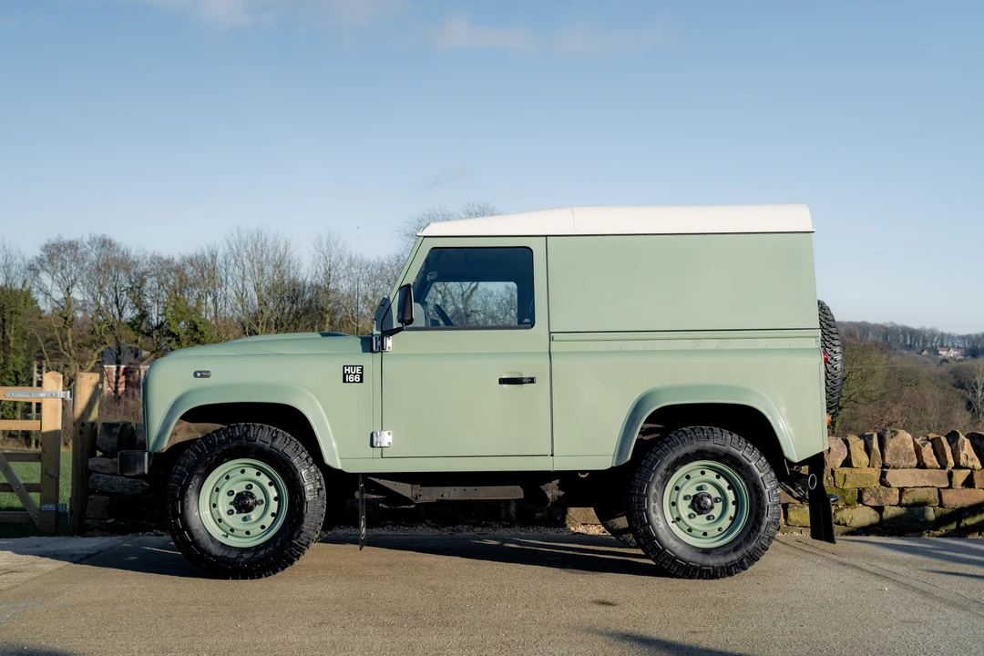 2015 Land Rover Defender 90 - Image 8 of 31