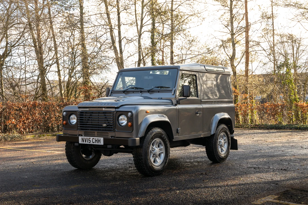 2015 Land Rover Defender 90 - Image 4 of 31