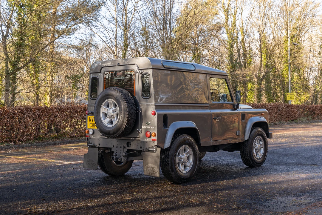 2015 Land Rover Defender 90 - Image 8 of 31