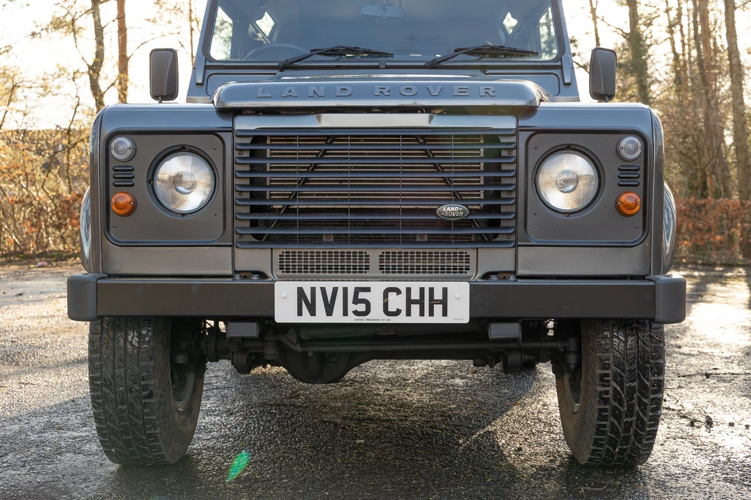 2015 Land Rover Defender 90 - Image 11 of 31