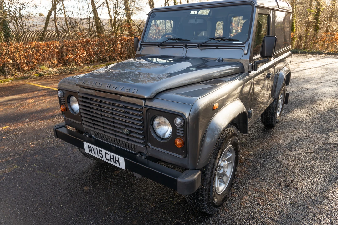 2015 Land Rover Defender 90 - Image 12 of 31