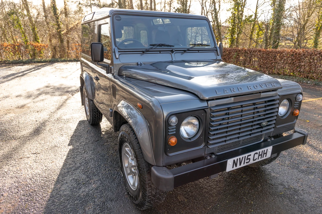 2015 Land Rover Defender 90 - Image 14 of 31