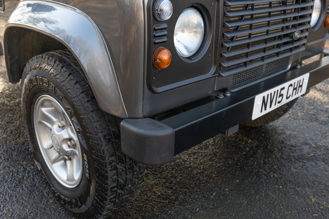 2015 Land Rover Defender 90 - Image 15 of 31