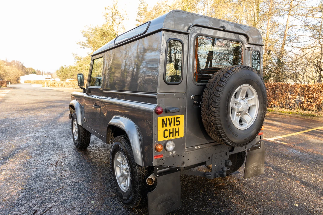 2015 Land Rover Defender 90 - Image 17 of 31