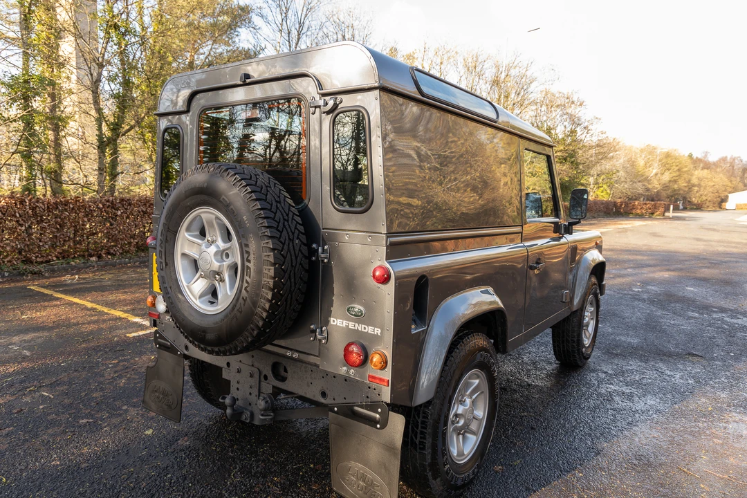 2015 Land Rover Defender 90 - Image 18 of 31