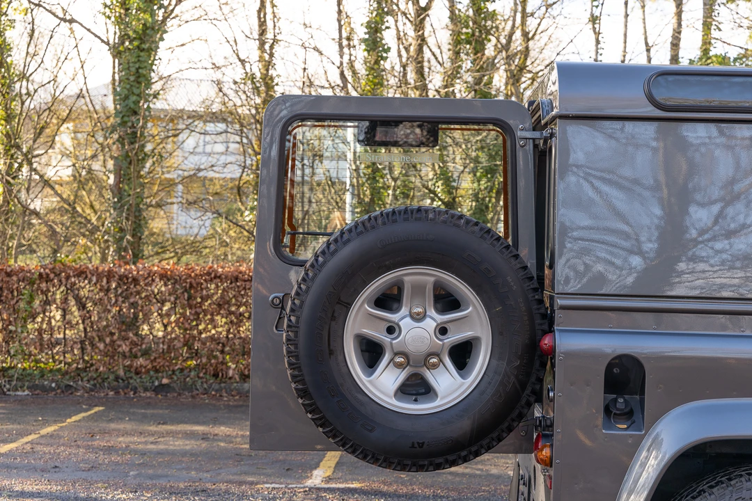 2015 Land Rover Defender 90 - Image 21 of 31