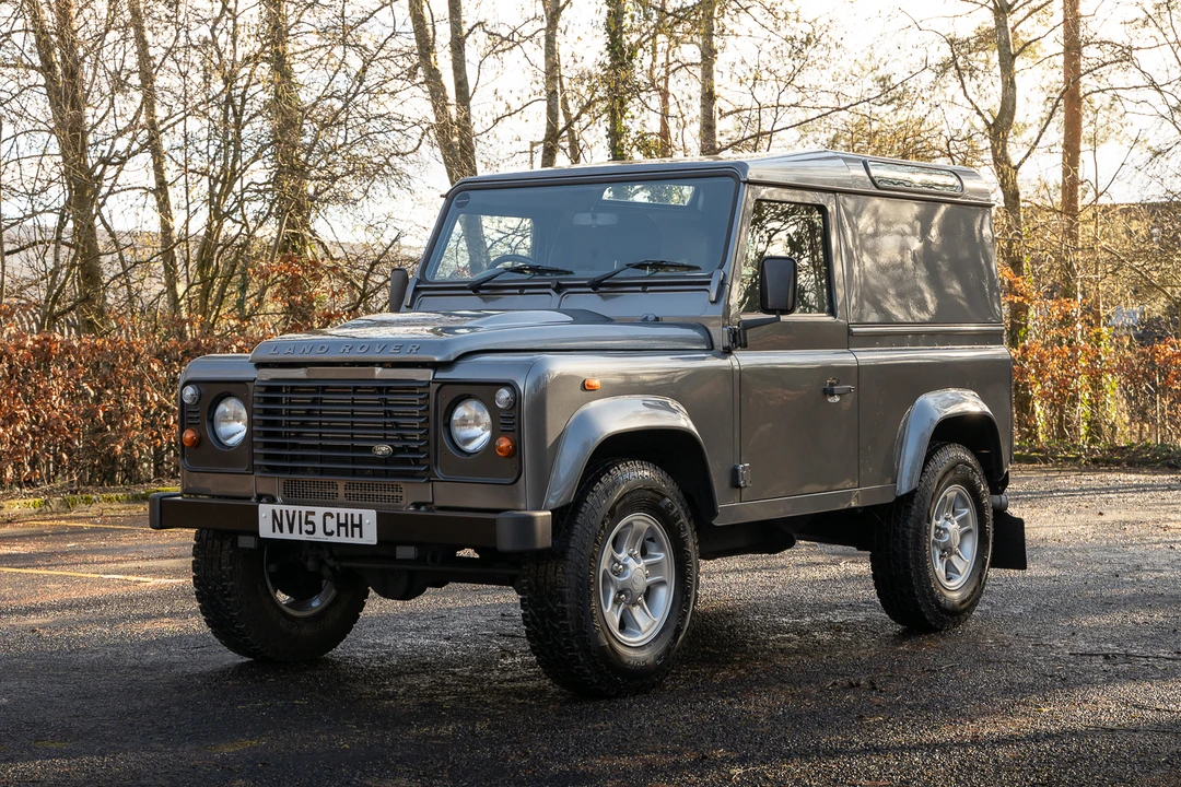 2015 Land Rover Defender 90 - Image 2 of 31