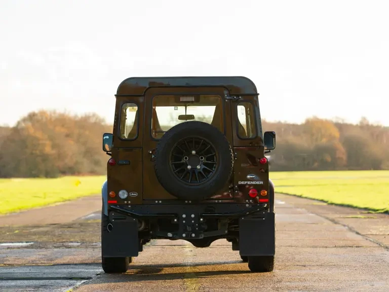 2015 Land Rover Defender 90 - Image 10 of 31