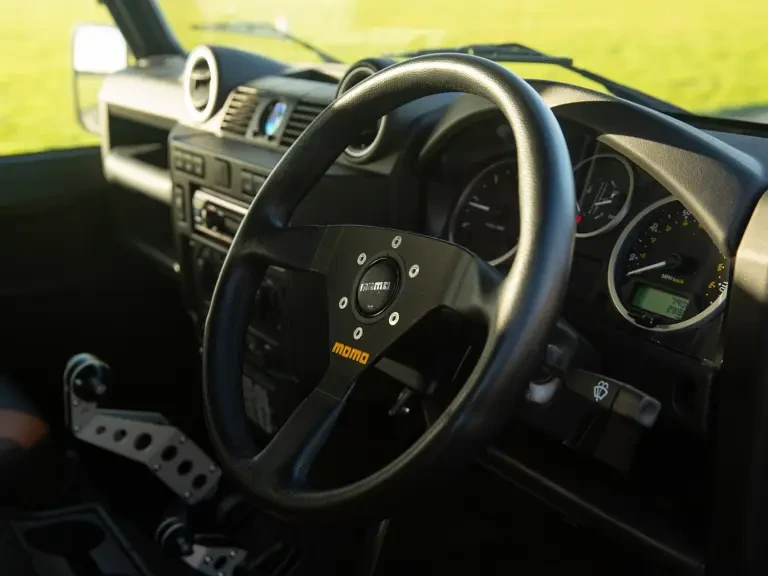 2015 Land Rover Defender 90 - Image 11 of 31