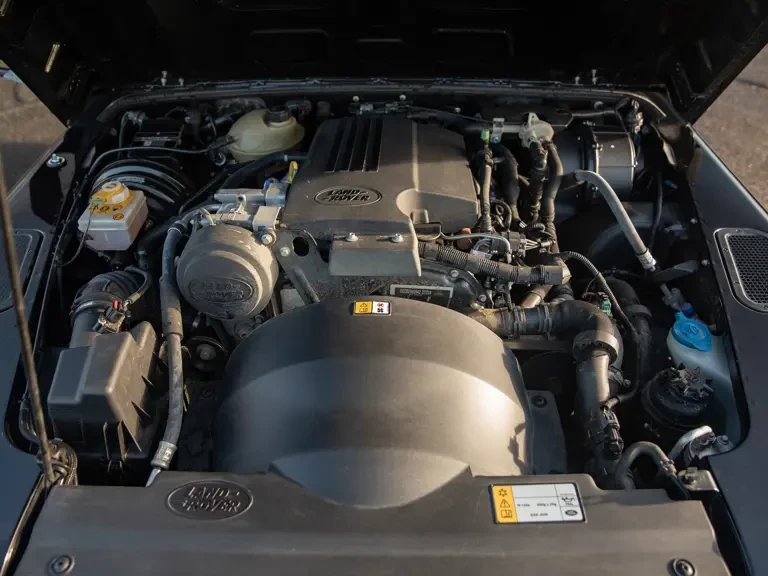 2015 Land Rover Defender 90 - Image 4 of 31