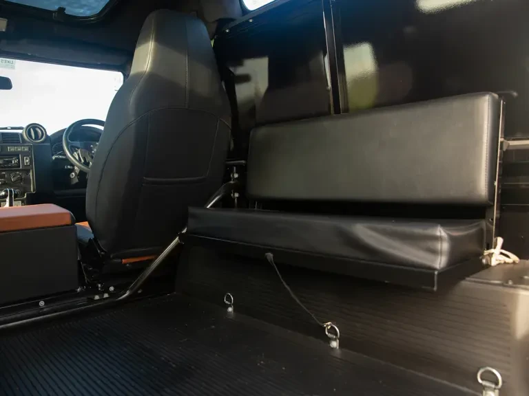 2015 Land Rover Defender 90 - Image 19 of 31