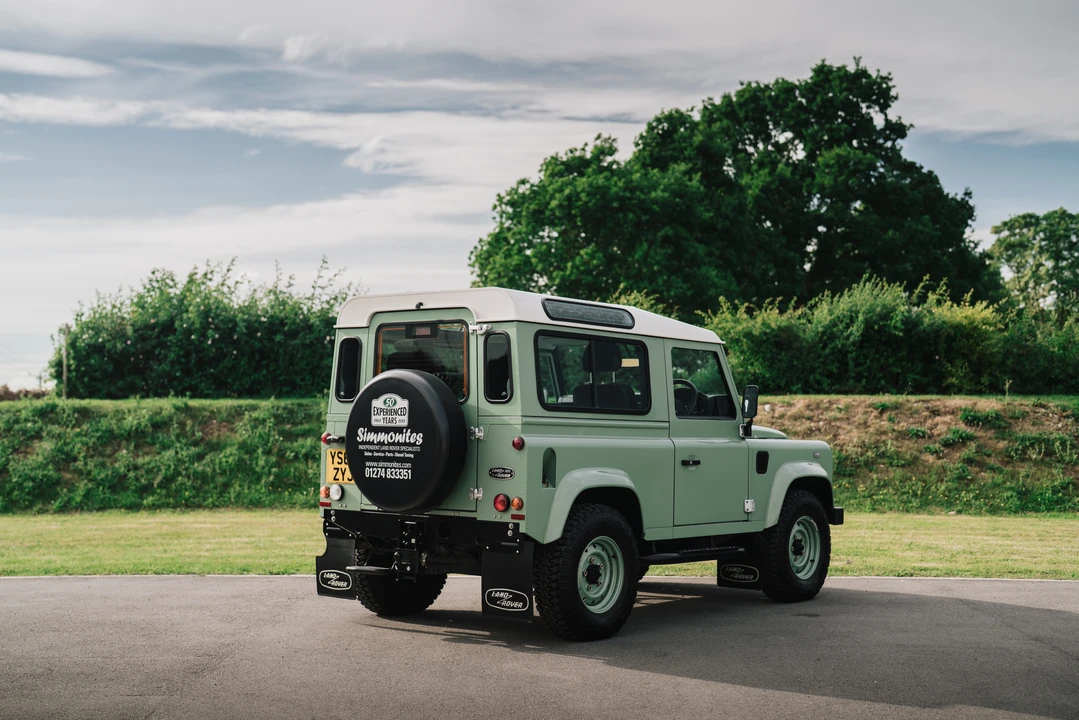 2015 Land Rover Defender 90 - Image 8 of 31