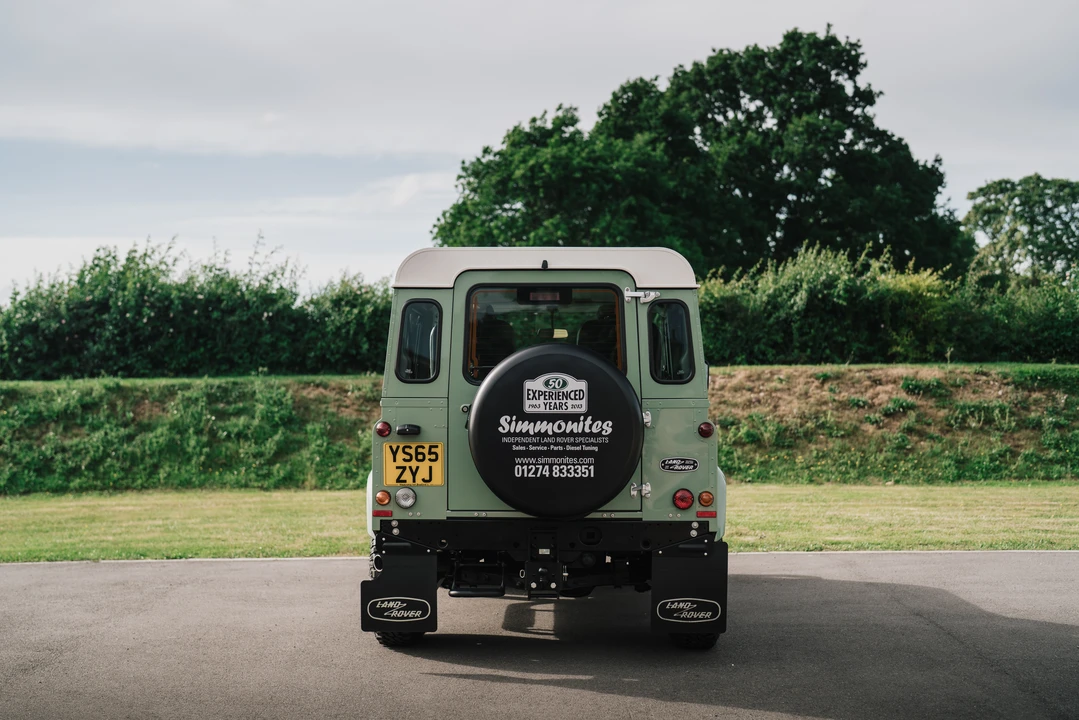 2015 Land Rover Defender 90 - Image 11 of 31