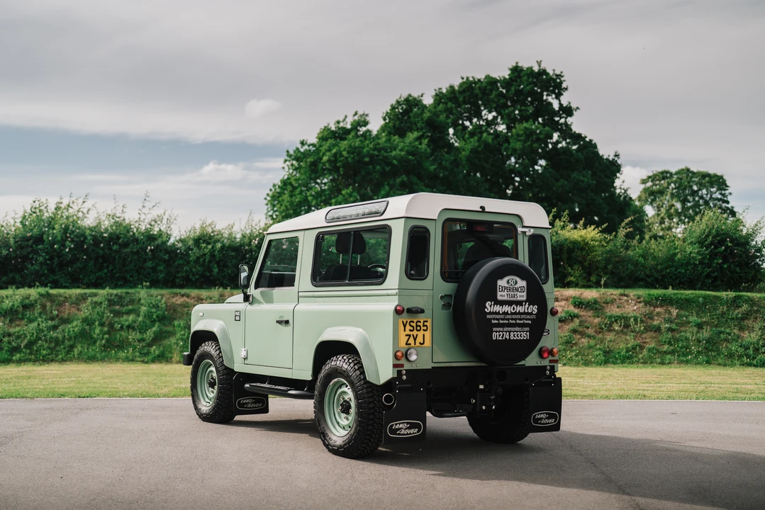 2015 Land Rover Defender 90 - Image 12 of 31